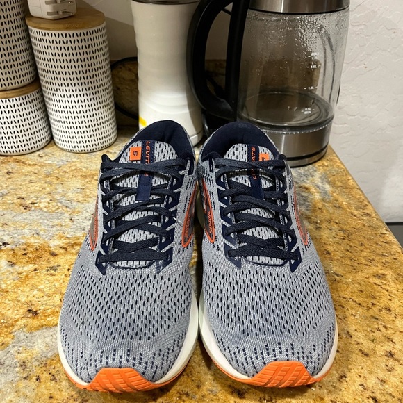 Brooks levitate 5 size 11.5 - Picture 2 of 10